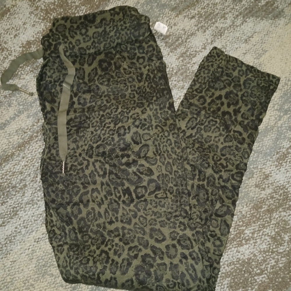 Womens cheetah jeggings
